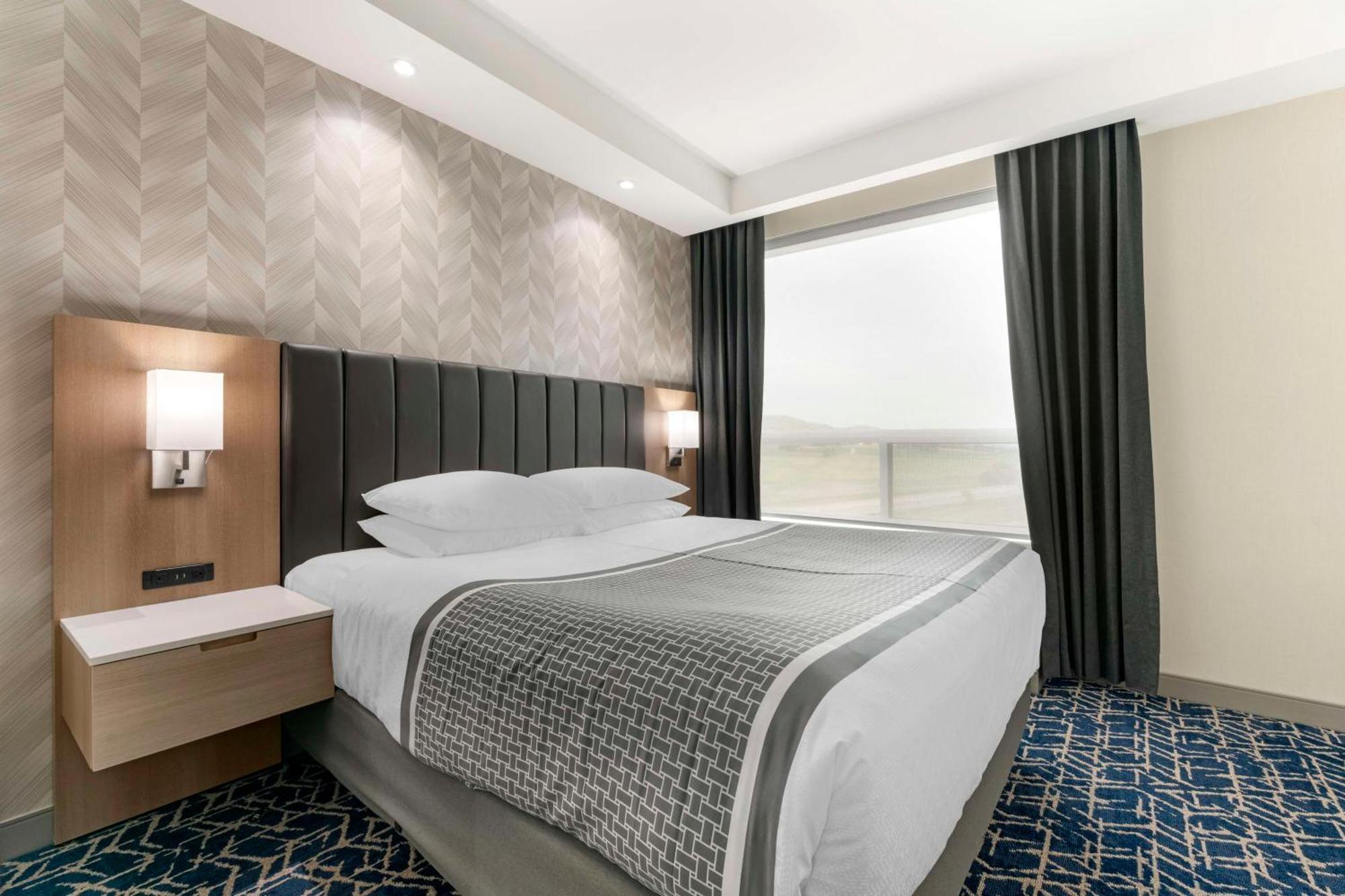 Best Western Premier Route 97 Vernon Exterior photo
