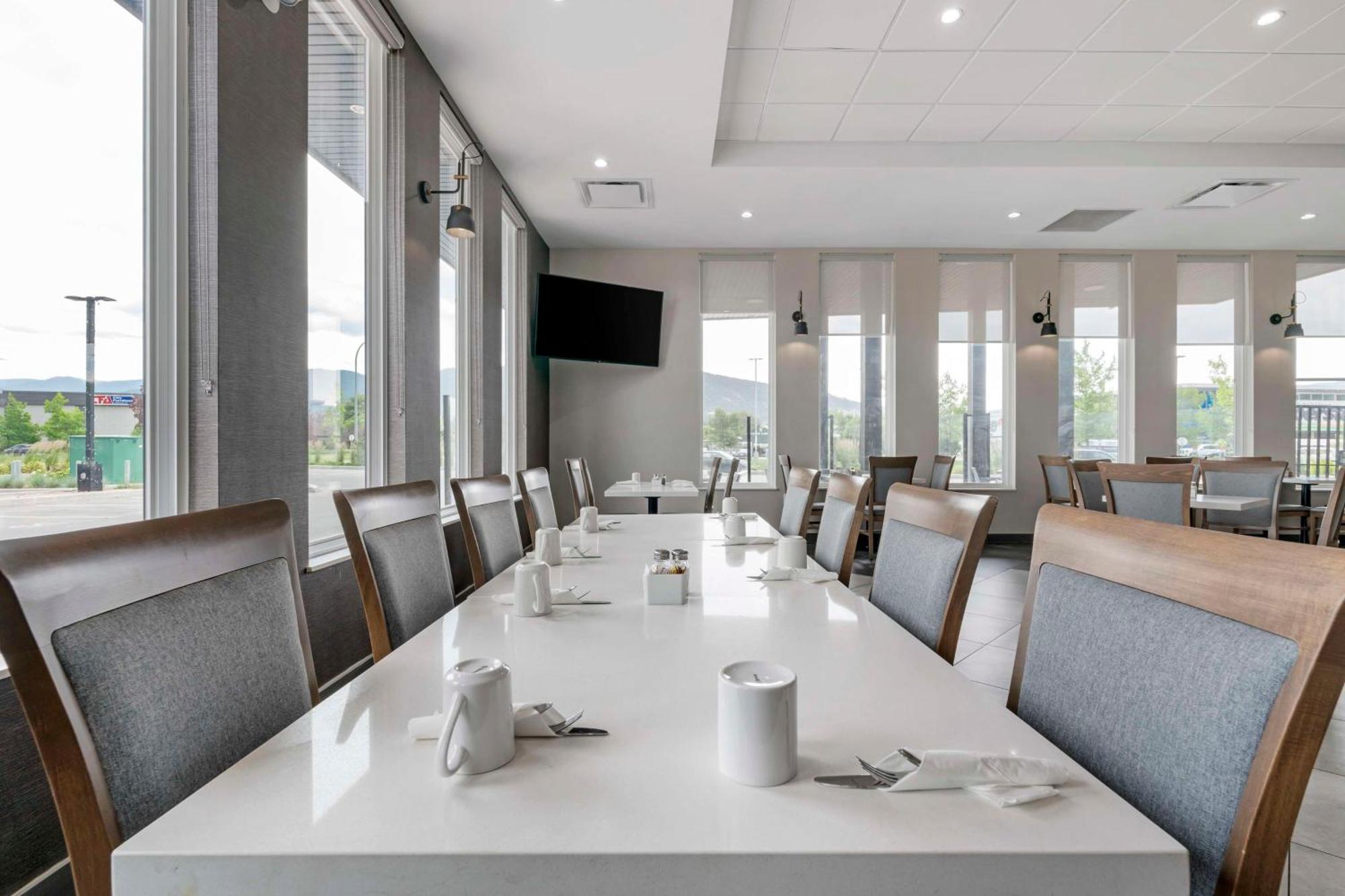 Best Western Premier Route 97 Vernon Exterior photo