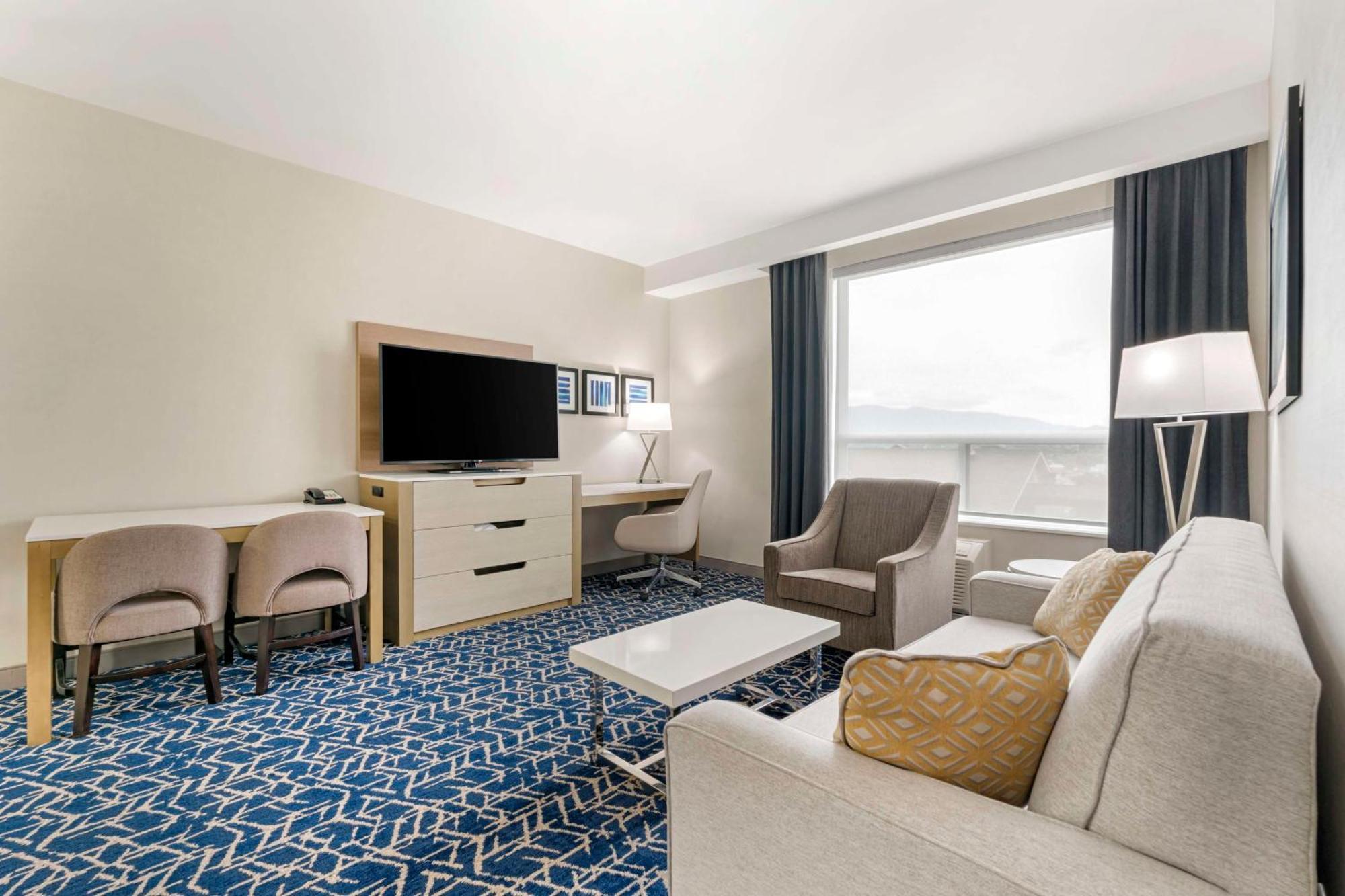 Best Western Premier Route 97 Vernon Exterior photo