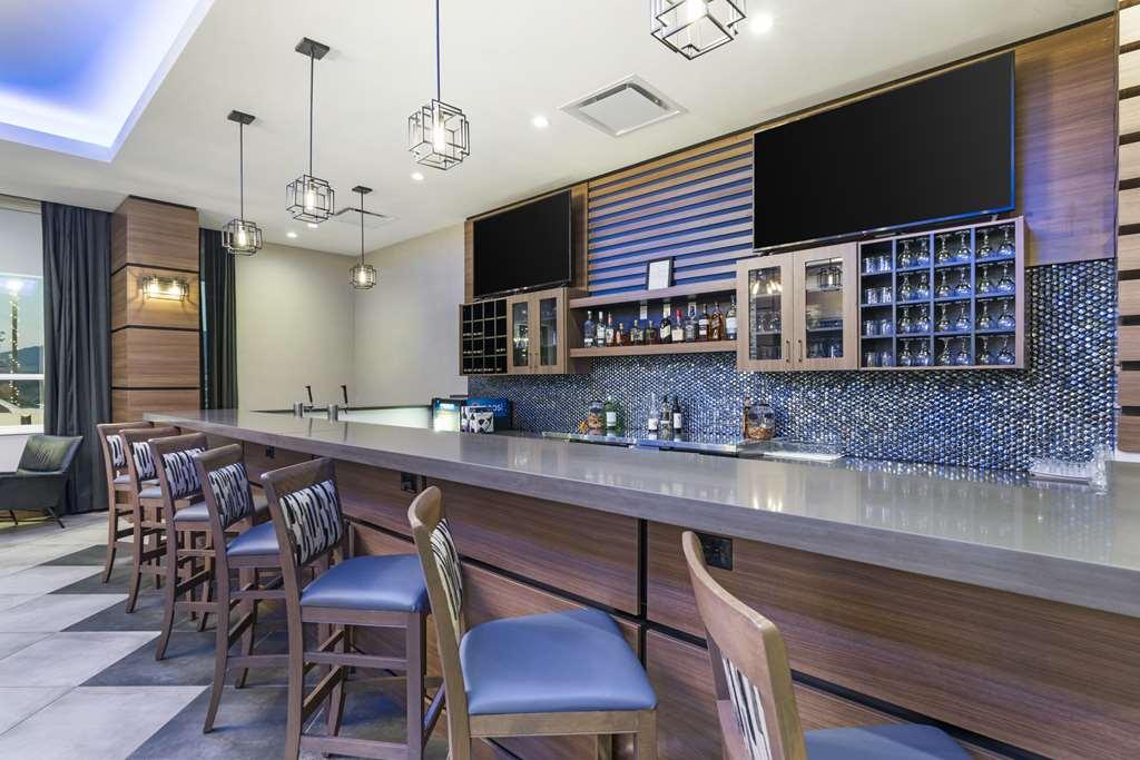 Best Western Premier Route 97 Vernon Restaurant photo